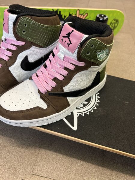 AIR JORDAN 1 HIGH TRAVIS SCOTT NABUK BROWN GREEN PYTHON