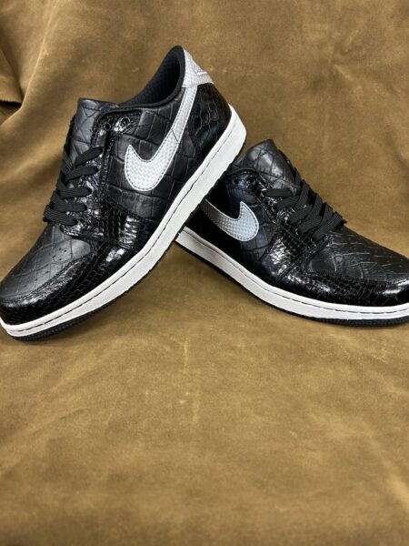 Air Jordan 1 Low SB BLACK GREY