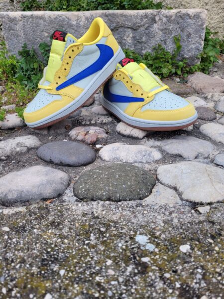 AIR JORDAN 1  RETRO LOW SP TRAVIS SCOTT CANARY