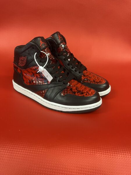 AIR JORDAN 1 MID TRAVIS SCOTT PITONATO ROSSO